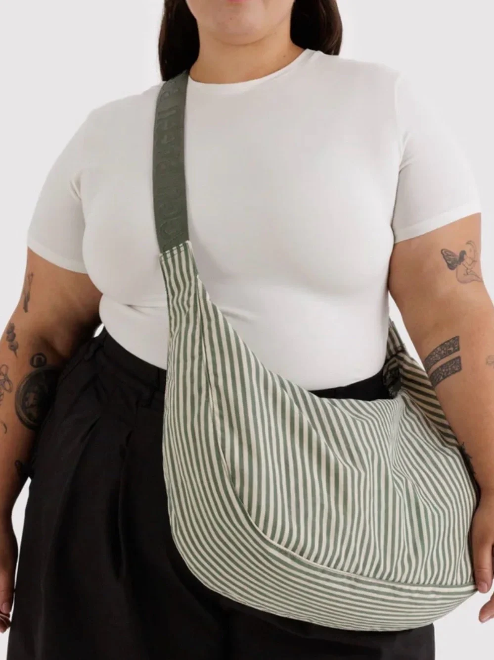 BAGGU: Large Nylon Crescent “Sage Stripe”🍈 - Picture 2 of 4